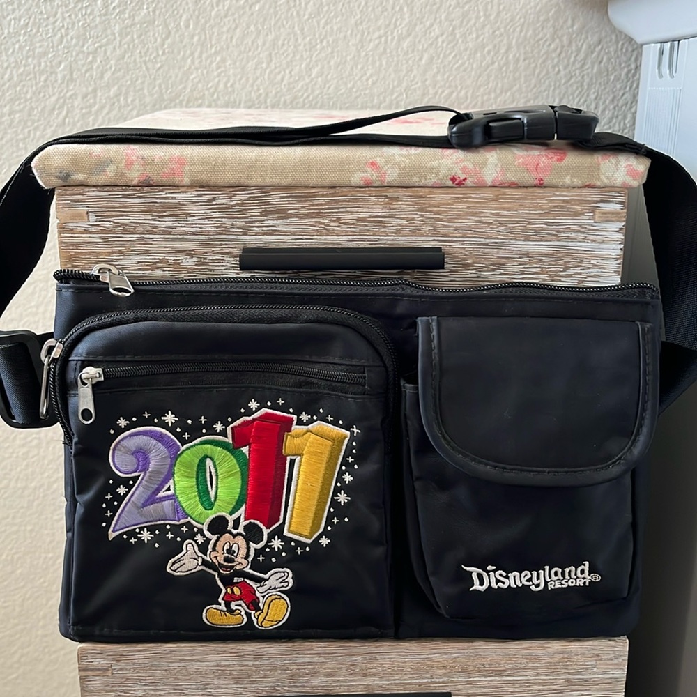 Disney Parks 2011 Embroidered Mickey Mouse Black Crossbody Fanny Pack Bag, Nylon